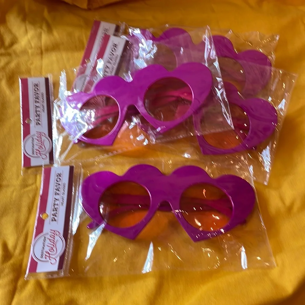 Party favors 4